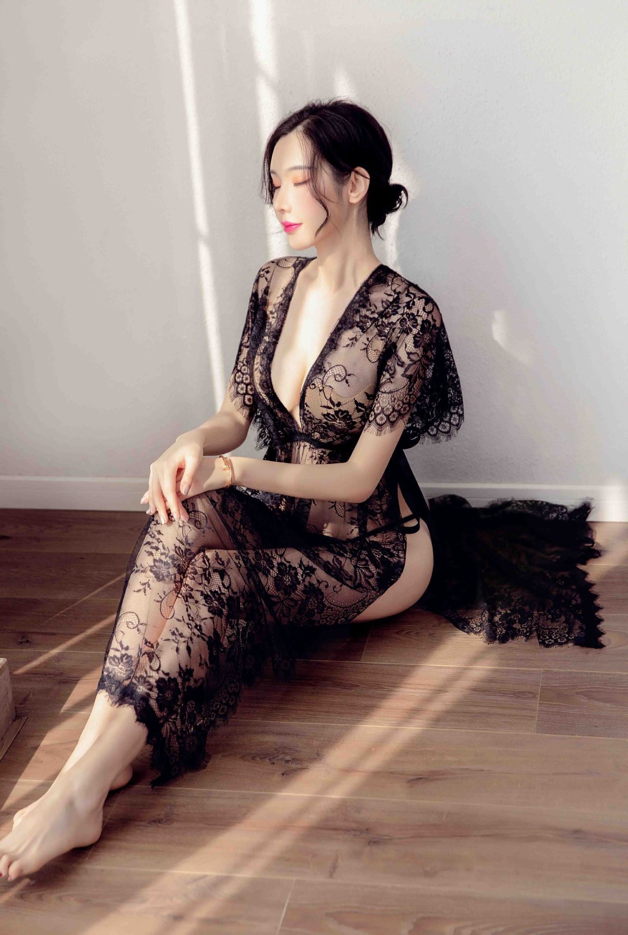 Léa – Midnight Lace Lingerie Robe
